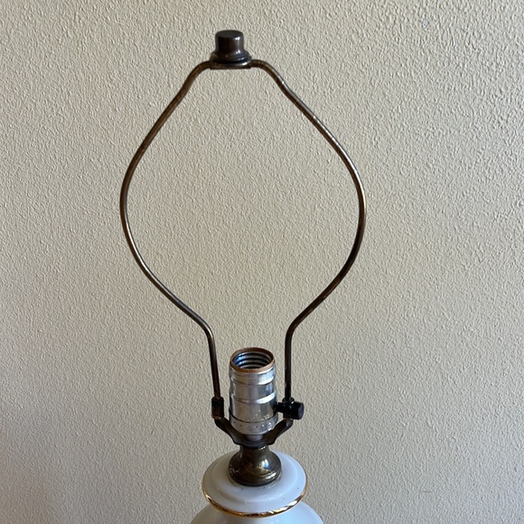 Vintage porcelain table lamp with Flower design - Picture 3 of 5